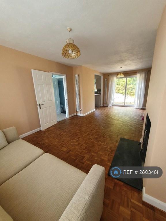 4 bedroom house in Hughenden Avenue, High Wycombe, HP13 (4 bed) (#2803481)