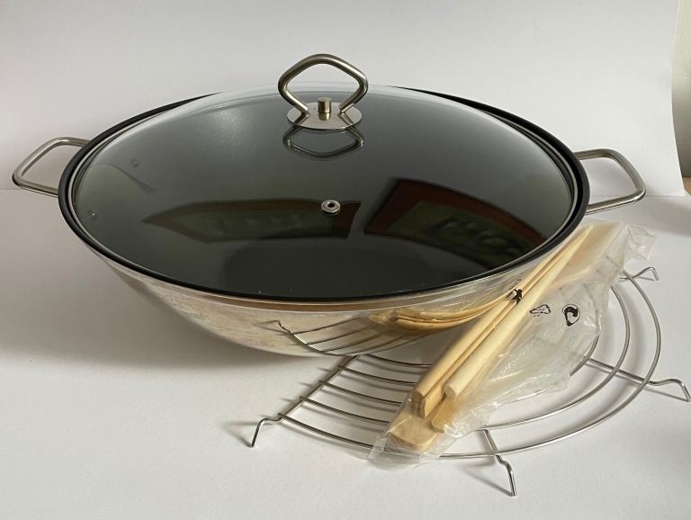 Non Stick Glass Lidded Wok Used A Couple Of Times 34cm