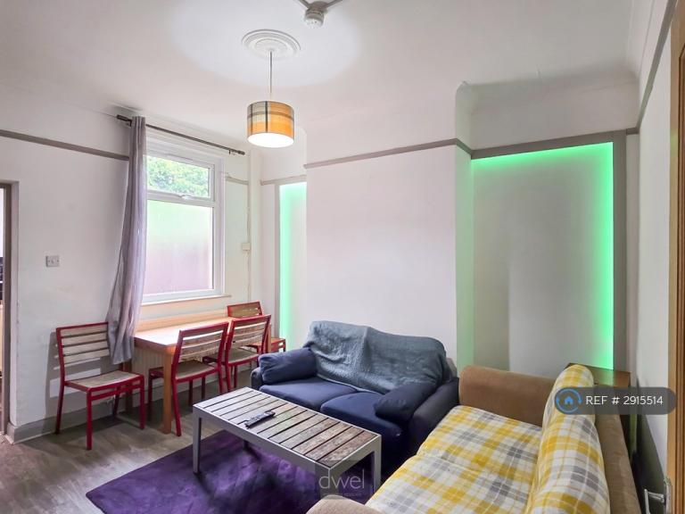 4 bedroom house in Coronation St, Salford, M5 (4 bed) (#2915514)