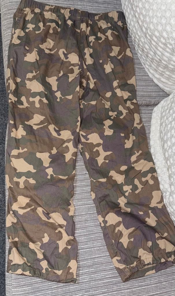Women’s new look camouflage trousers, size 18
