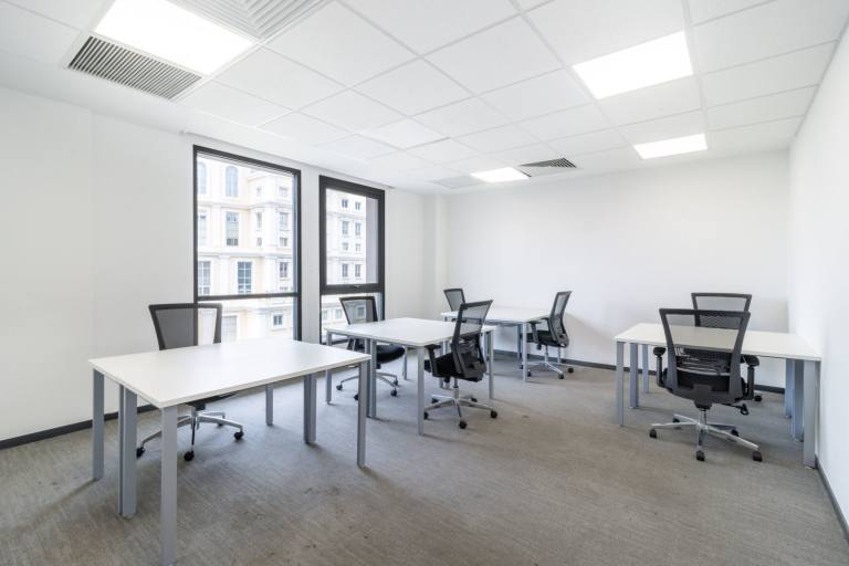 Edinburgh - EH3 9QA \ Move-In Ready Office for 3 Workstations