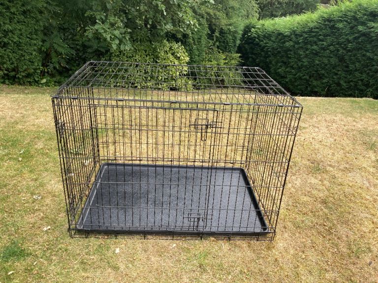 Large dog crate/ cage 43 x 28 x 31 “ 