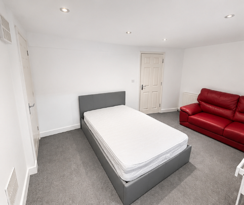 **Large Room**Furnished**All bills are included in the rent (£100 extra)**Close To Town Centre**