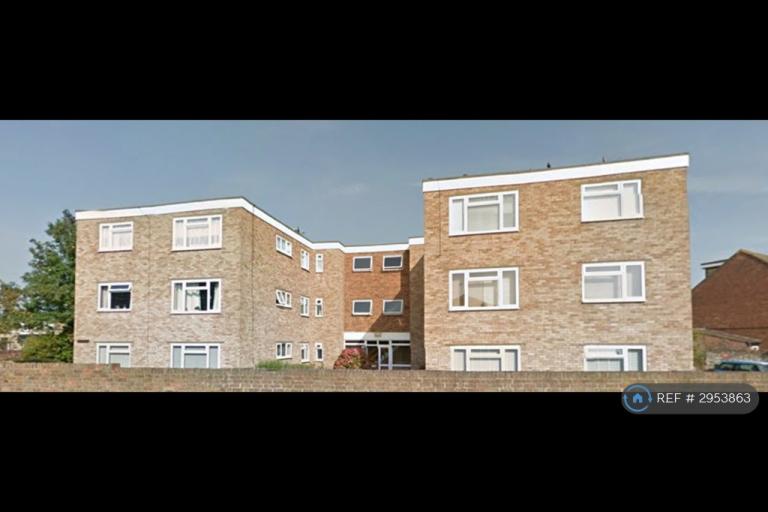 2 bedroom flat in Feltham Hill Road, Ashford, TW15 (2 bed) (#2953863)