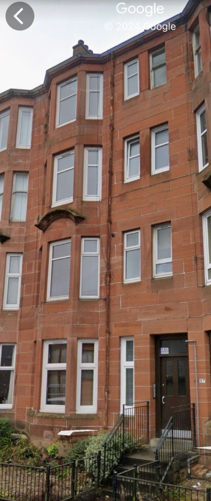 1 Bed flat to let top floor Barlogan Avenue