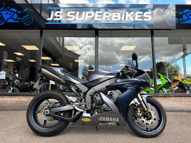 YAMAHA YZF R1 2005 - ONE OWNER FROM NEW! - ONLY 17416 MILES