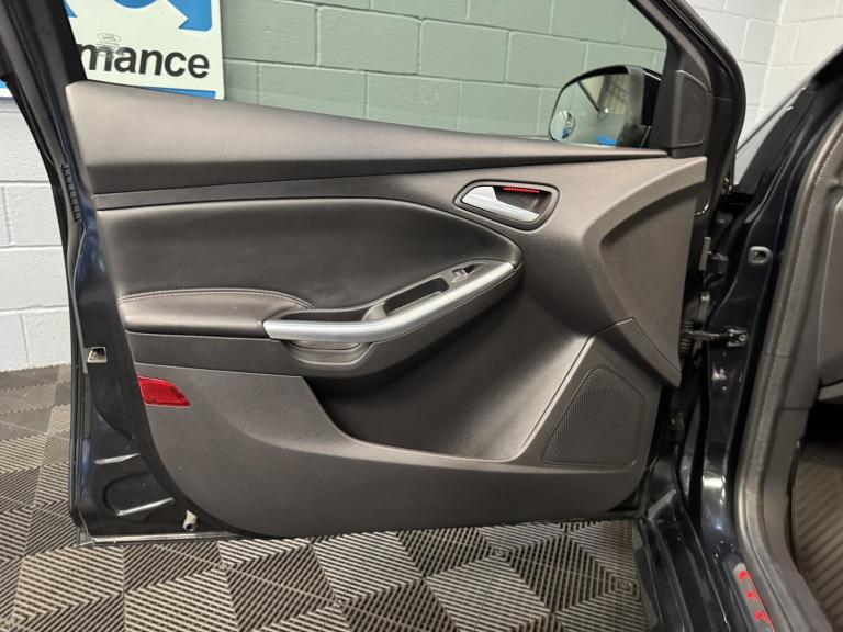 FORD FOCUS 2.0 T EcoBoost ST-3 Black Manual Petrol 2013