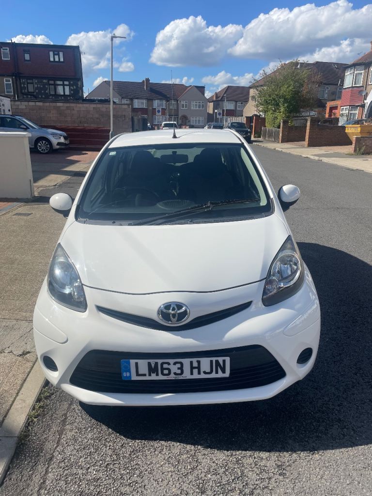 Toyota, AYGO, Hatchback, 2013, Manual, 998 (cc), 5 doors