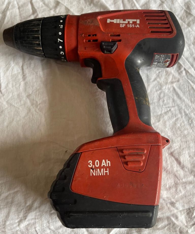 HILTI CORDLESS DRILL 15.6V FOR SALE  BATTERY AND NEED CHARGER