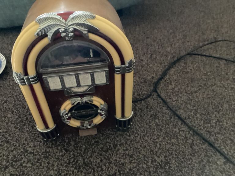 Radio dukebox look 