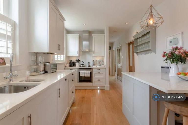 2 bedroom flat in Queens Park, London, NW6 (2 bed) (#2686422)