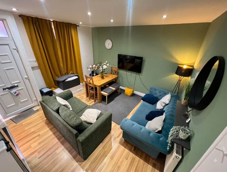 Spacious 4 Bed 2 Wash Property Available at LS6 1PH