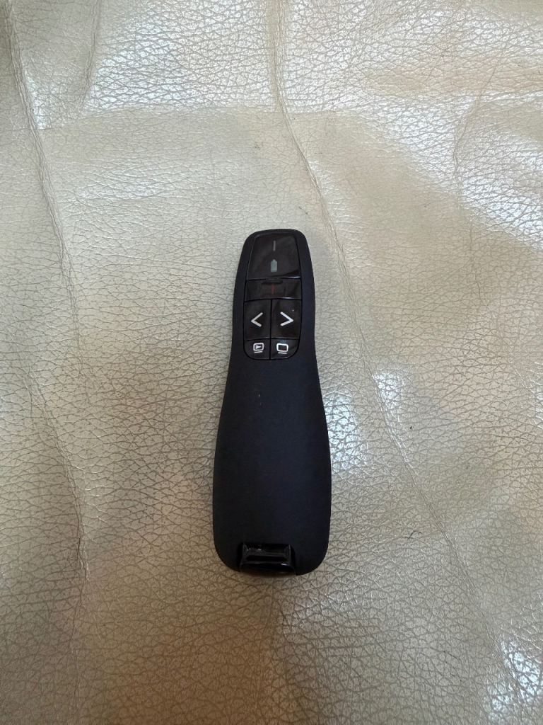 Presentation Remote, 2.4 GHz, USB-Receiver, Red Laser Pointer. RRP 25.99