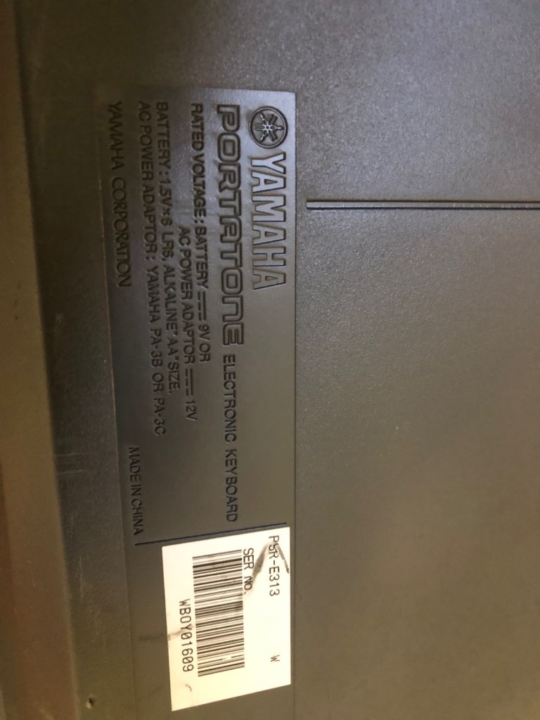  Yamaha  E373 Electronic Key Board with stand and head set 