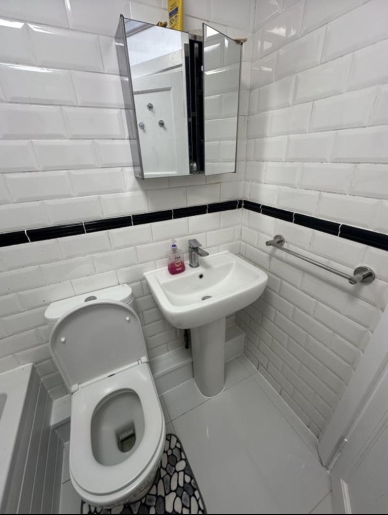 Double bedroom for female £580