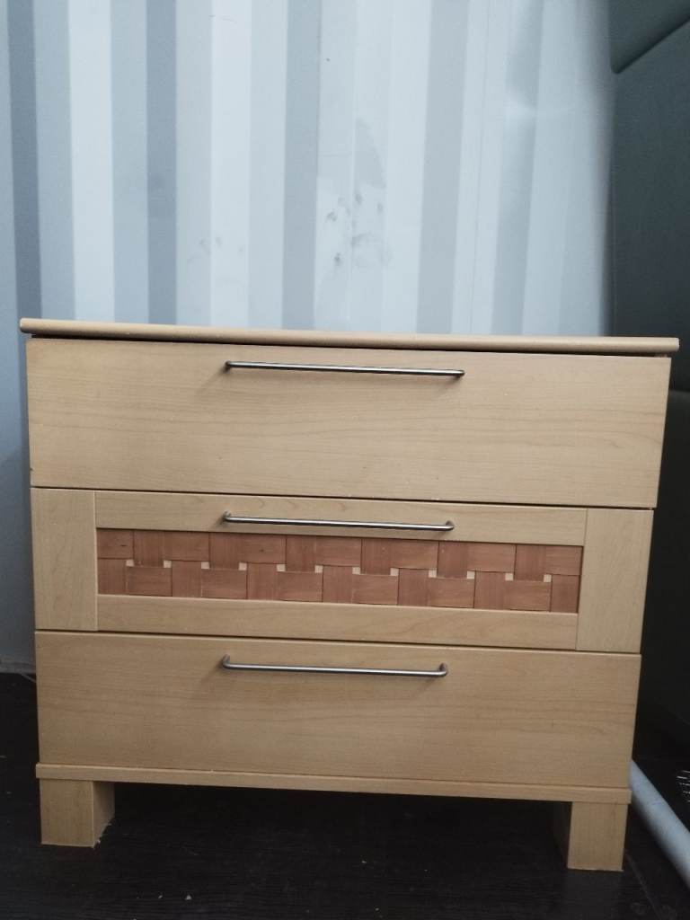 Chest of drawers 