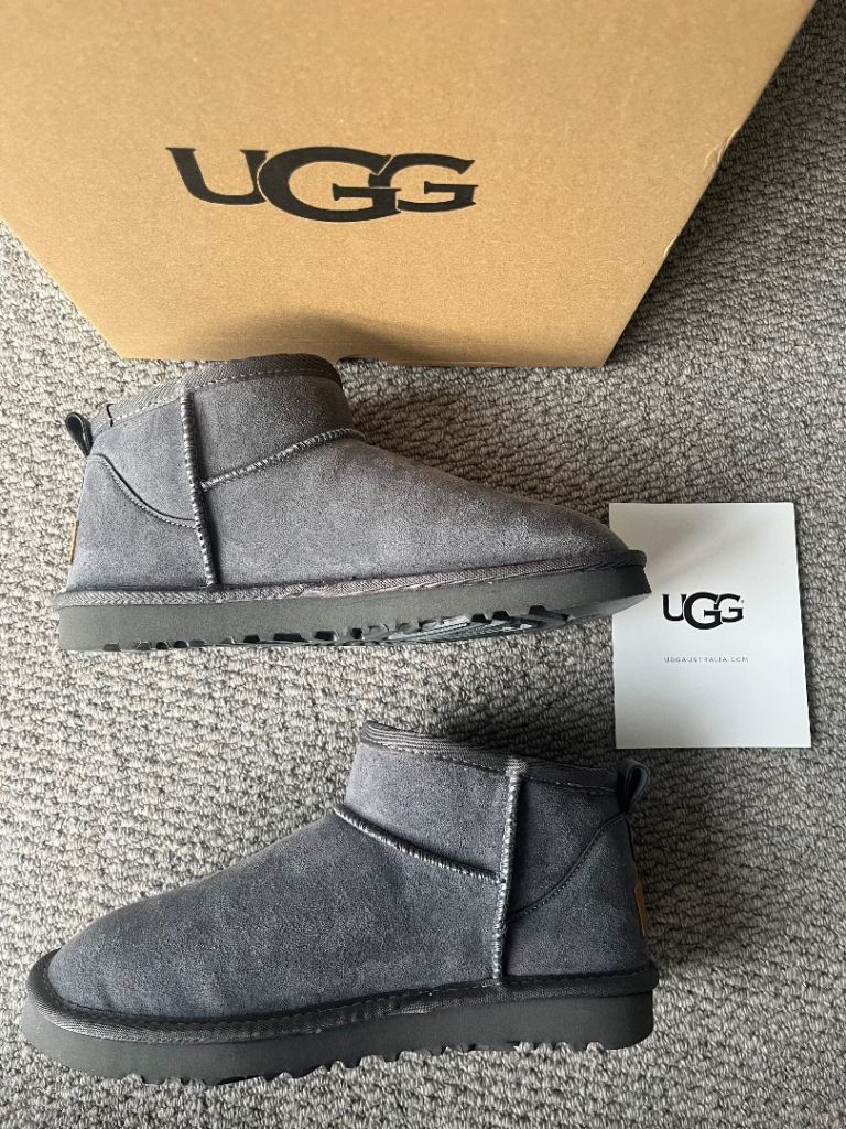Women’s UGG Boots Grey Dakota Size UK 6 / EUR 39