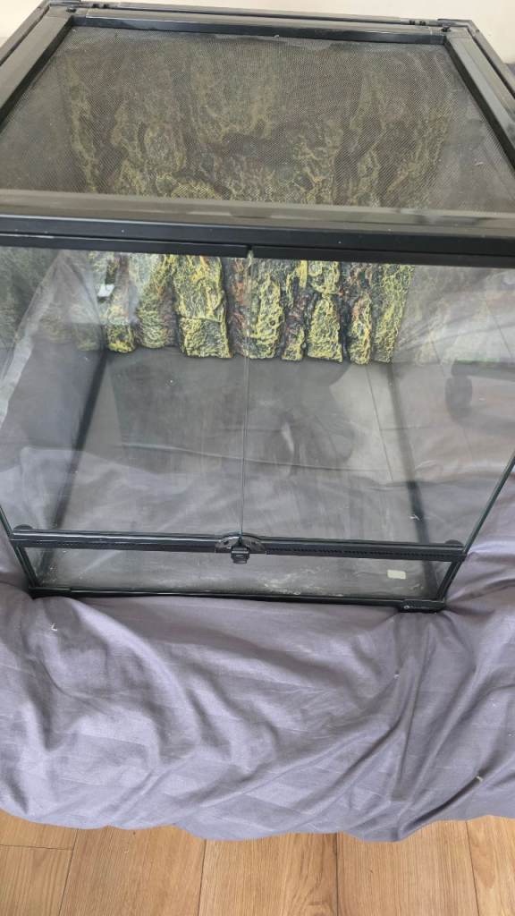 45x45x45 exo terra for sale hasnt been used