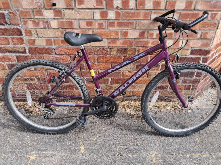 Raleigh MAX Mountain Bike – Purple, Good Condition