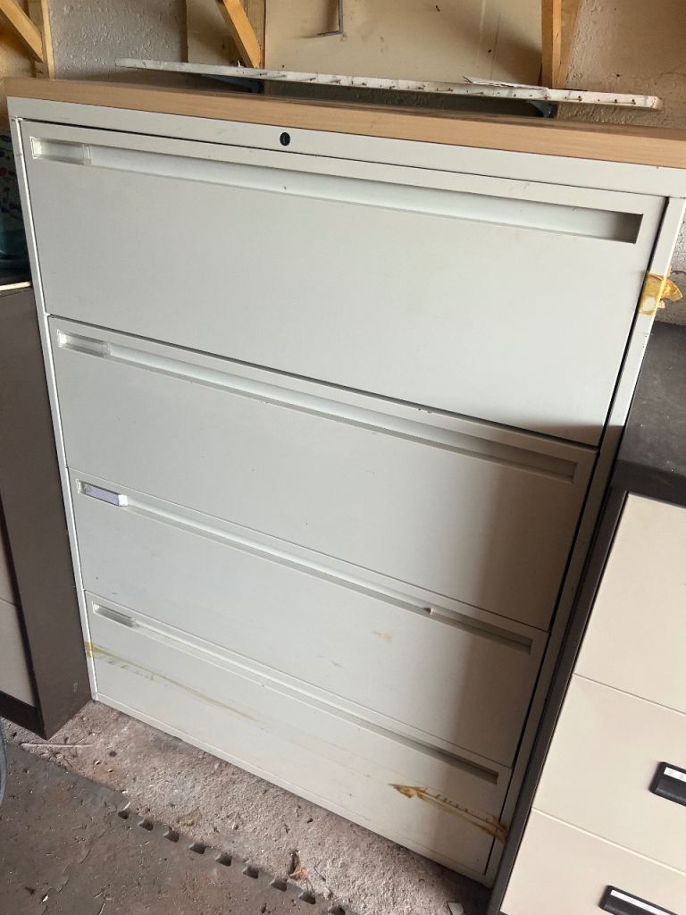 FREE FOR 2 PERSON MIN COLLECTION Large 4 drawer steel filing cabinet 