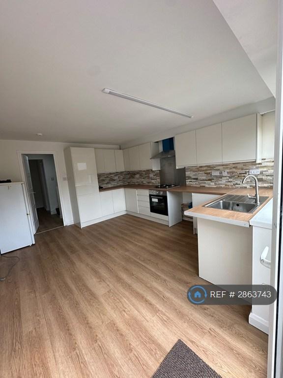 6 bedroom house in Yarrow Place, Conniburrow, Milton Keynes, MK14 (6 bed) (#2863743)