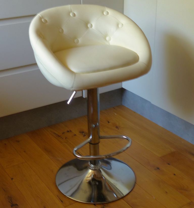 Leather Bar Stool – Good Working Order