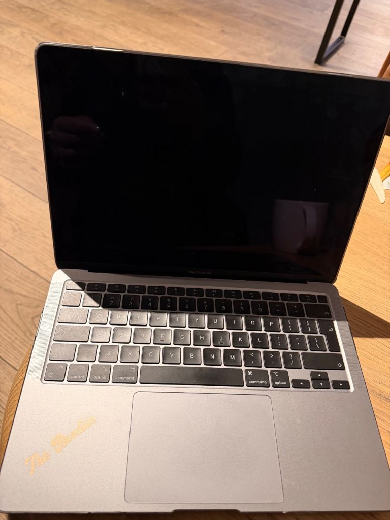 MacBook Air M1 (2020) - Silver - 8GB / 256GB SSD - 97% Battery Health (Mint Condition)