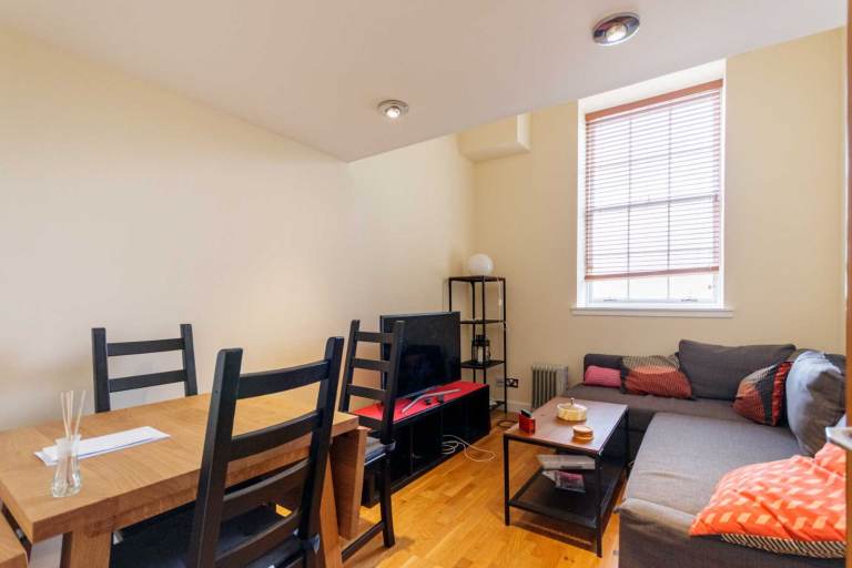 Fantastic, 1 bedroom, 1st floor flat in the Southside – available soon