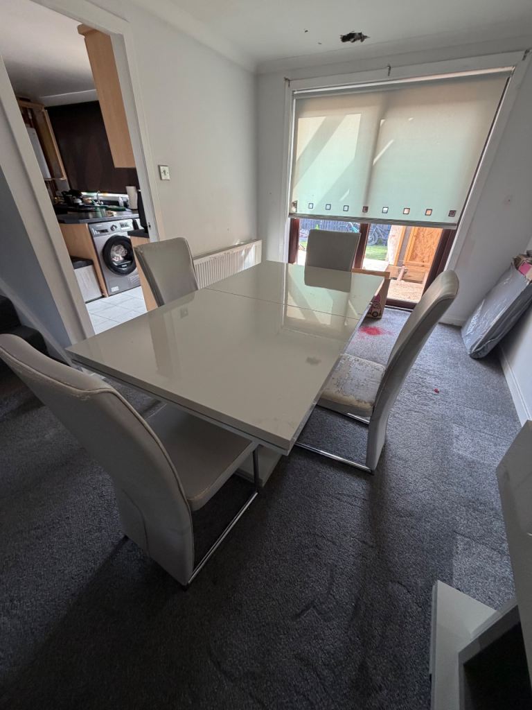 White Extendable High Gloss Dining Table with Chrome Legs