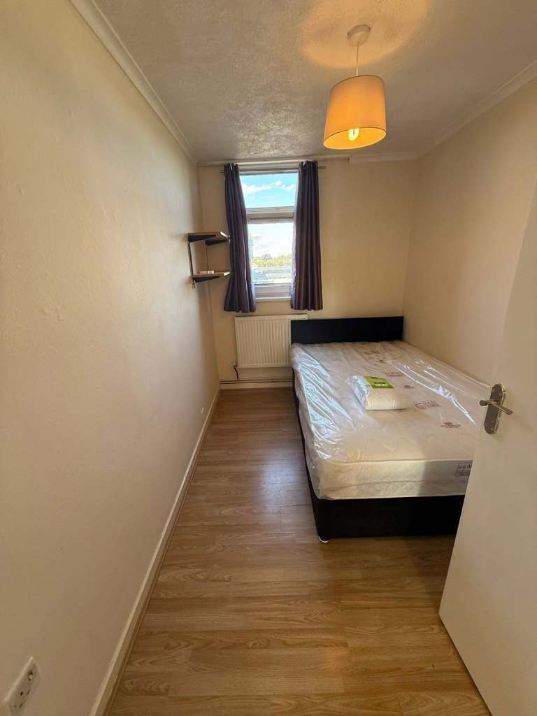 Spacious & Cosy Single room for rent SW15 5LB