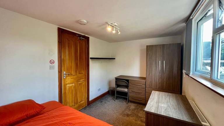 Move today! Double Room available in Selly Oak, Birmingham! For UC/DSS applicants!