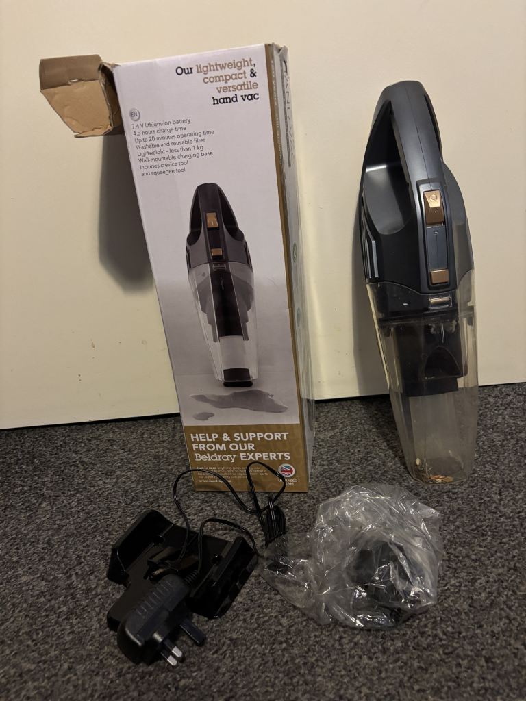 Compact and versatile hand vac