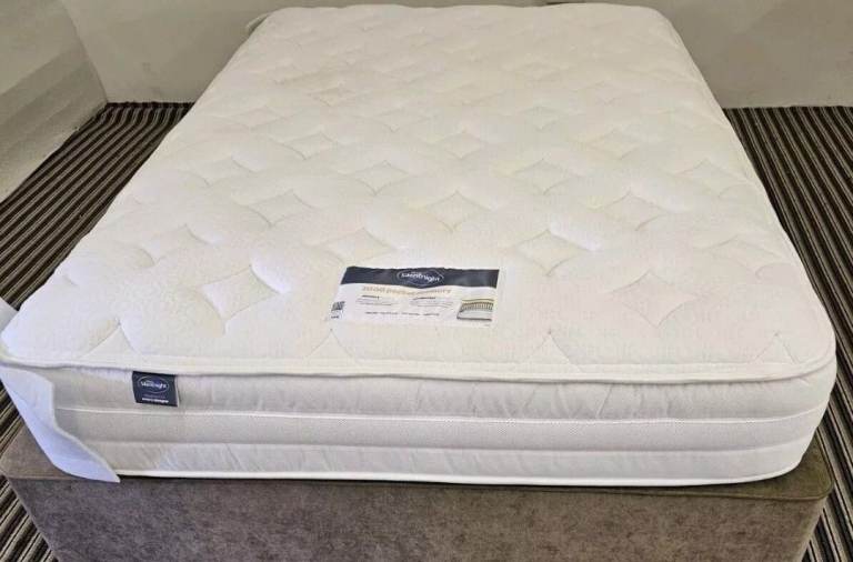 Silentnight 2000 Pocket Memory Mattress, 4ft6 Double (Brand New)
