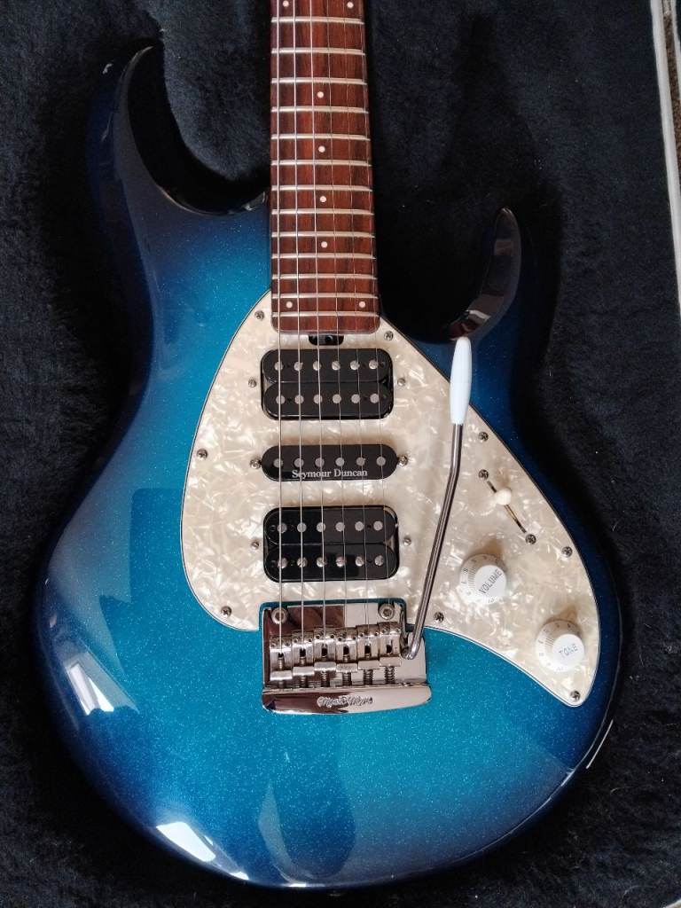 Ernie Ball Music Man Silhouette USA 2002 24 frets Seymour Duncan pickups original hard case