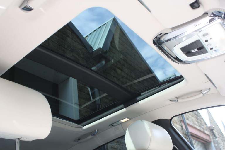 ROLLS-ROYCE GHOST 6.6 V12 2012