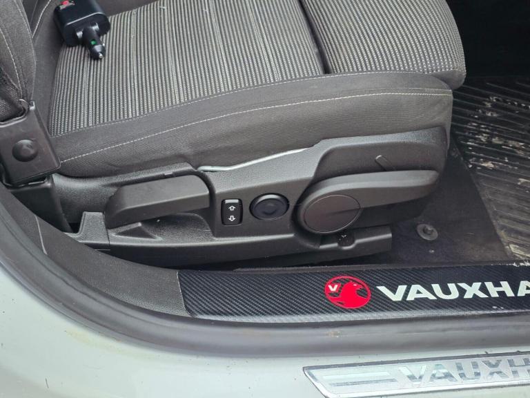 2015 Vauxhall Insignia 2.0 CDTi Limited Edition Hatchback 5dr Diesel Manual Euro 5 (130 ps) Hatch...