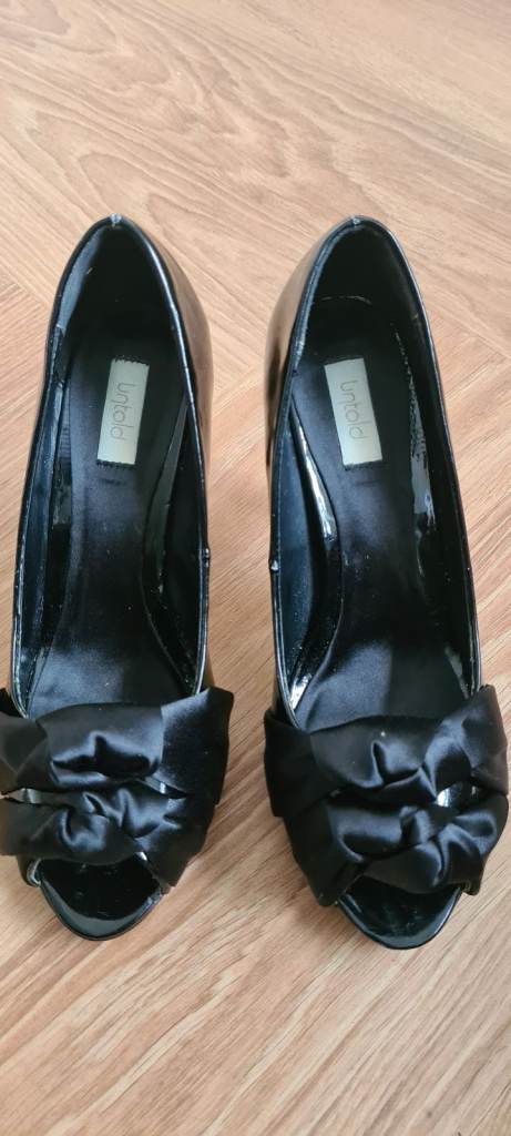 Black Peep-Toe High Heels with Bow Detail