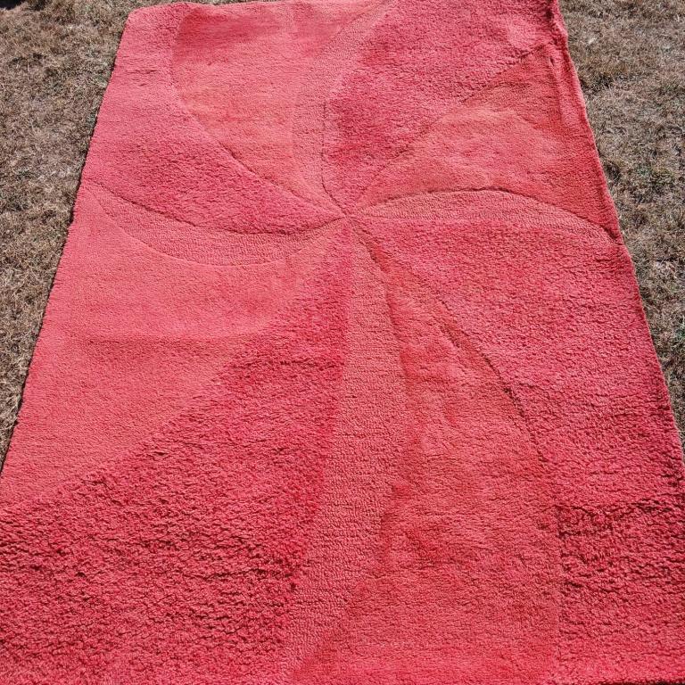 Red 100% wool pile rug. Excellent clean condition 