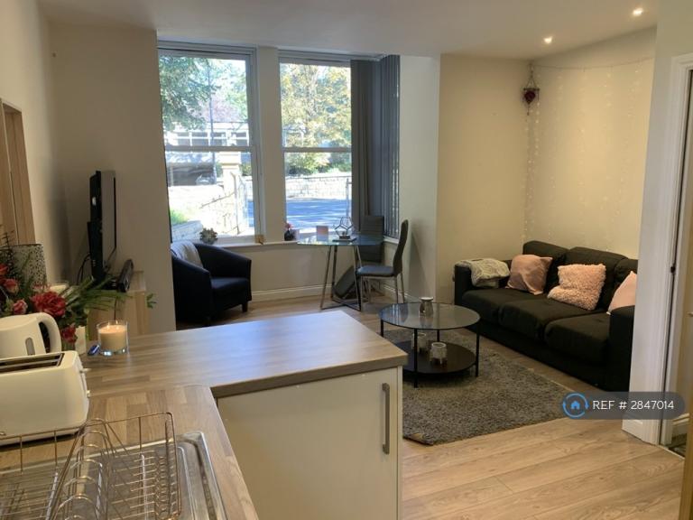 2 bedroom flat in Headingley Lane, Leeds, LS6 (2 bed) (#2847014)