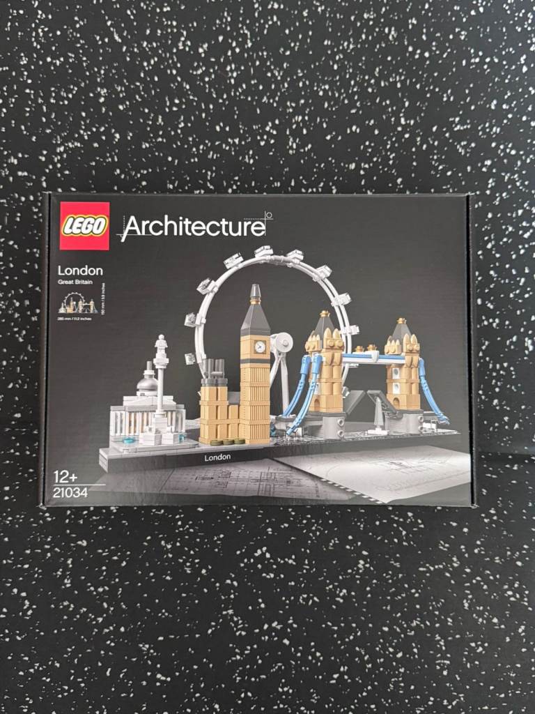 Lego & Puzzle Bundle (Architecture 'London', StarWars Acclamator Class Assault Ship,3D puzzle set).