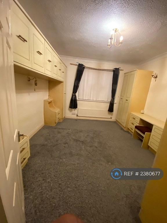 1 bedroom flat in Sunderland Road, South Shields, NE34 (1 bed) (#2380677)