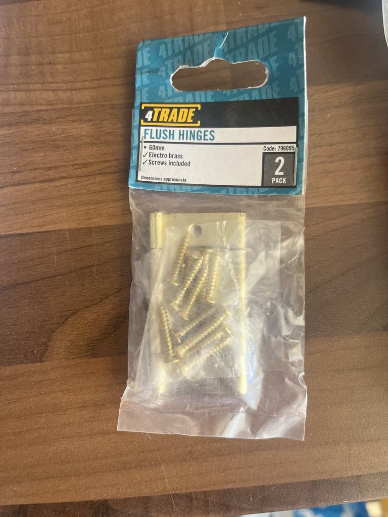 Flush hinge 