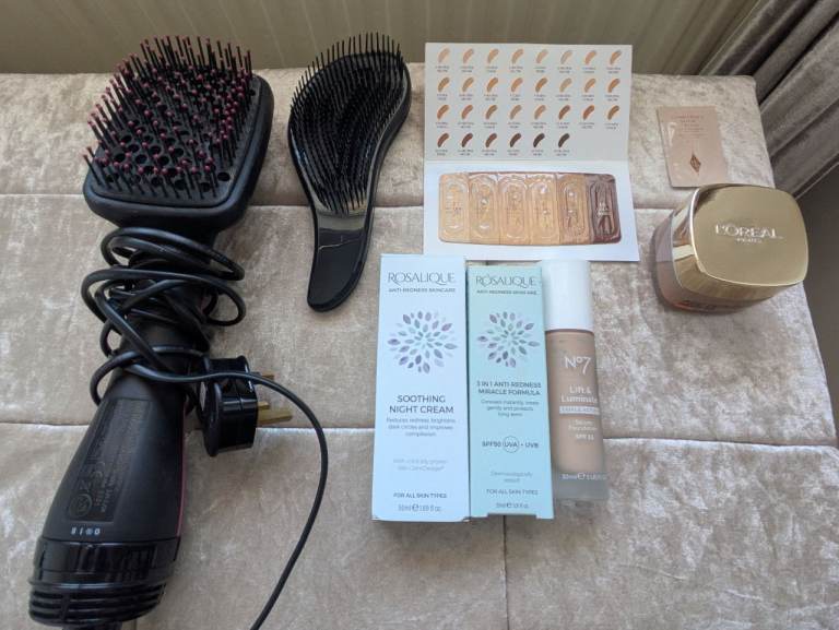 Used makeup and hair accessories 