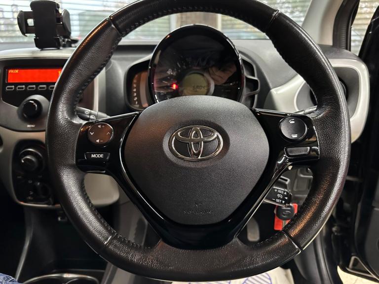 2016 Toyota AYGO 1.0 VVT-i X-Play 5dr HATCHBACK Petrol Manual