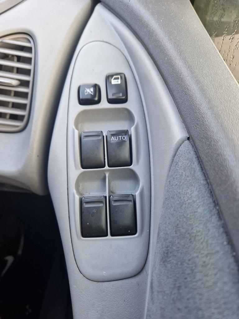 2004 Nissan Almera Tino 2.2 dCi 136 SE 5dr HATCHBACK Diesel Manual