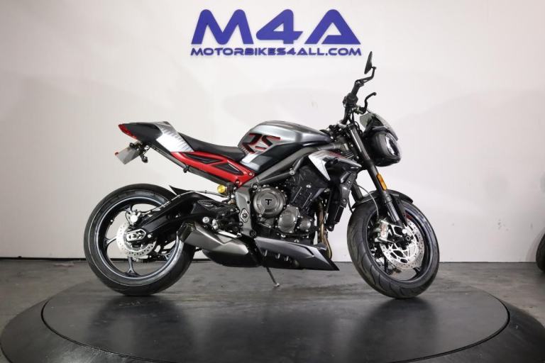 TRIUMPH STREET TRIPLE 765 RS 2021