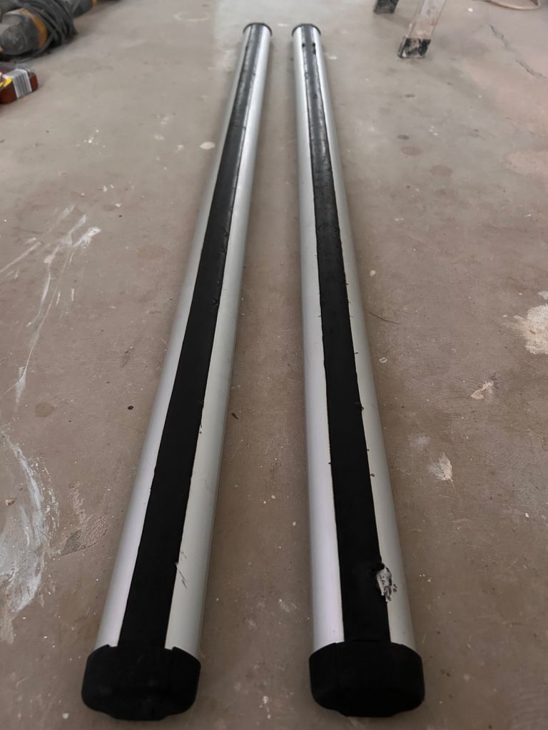 THULE ROOF BARS WITH FOOT PACK