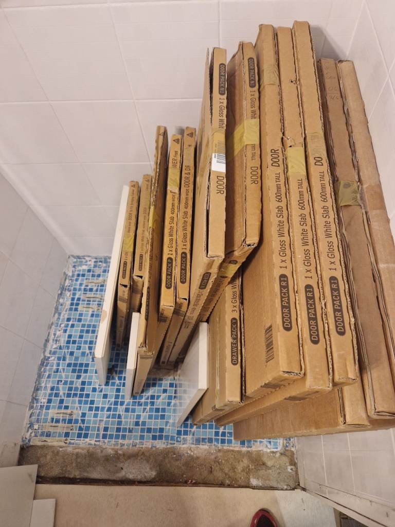 Magnet kitchen doors and drawers white 