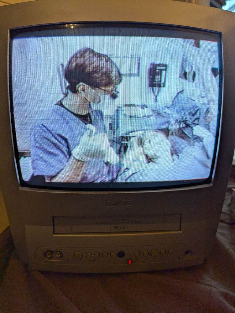 Philips NO14PV225/07 14 Inch TV VHS -  CRT TV - Gaming - Great Buy - With remote