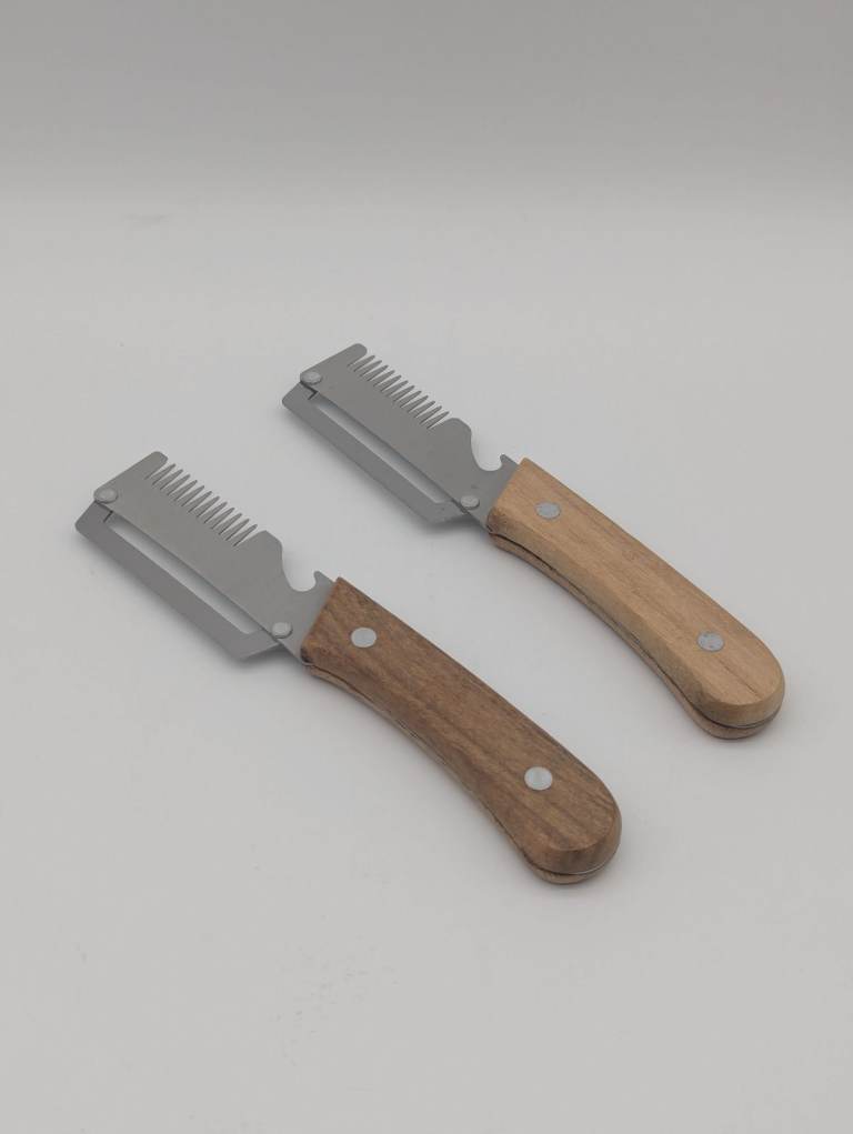 New Multi-Functional Vegetable Peelers (2 PCS) with Wooden Handles